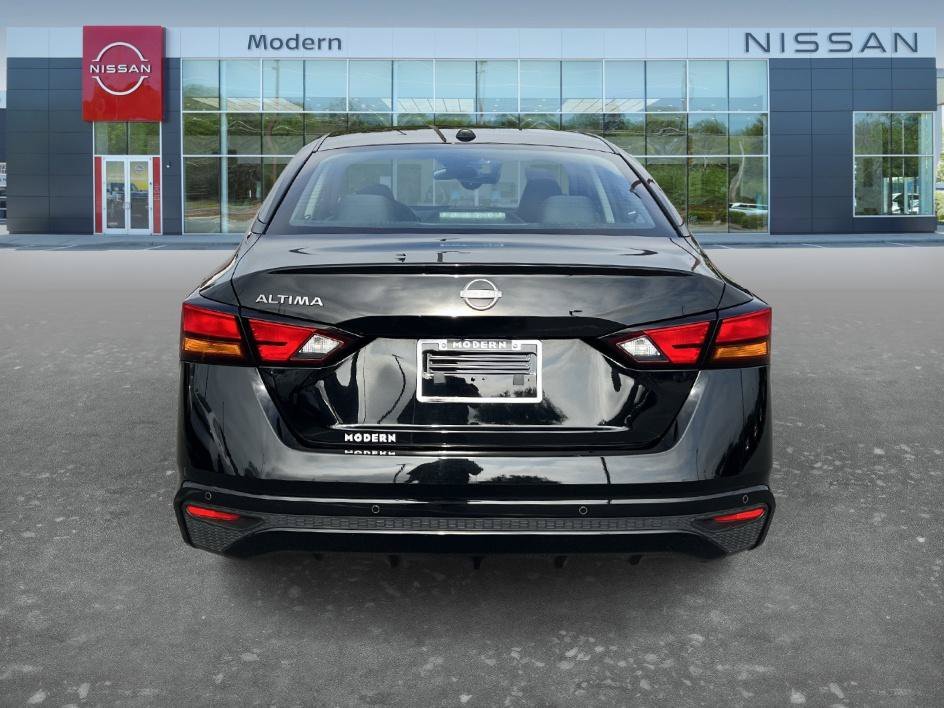 Used 2025 Super Black Nissan SV image 6