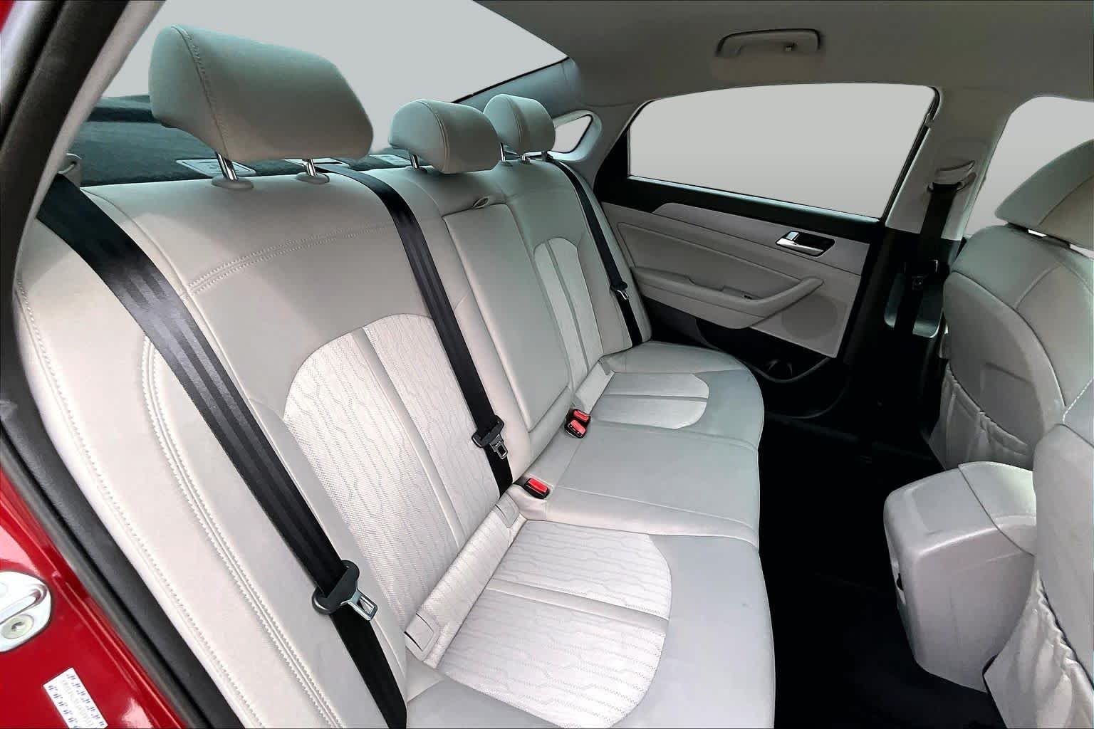 Used 2018 Cosmopolitan Red Hyundai SE image 19