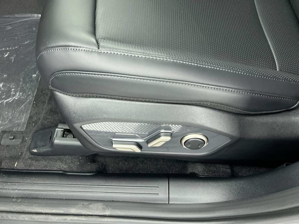 New 2027 Ebony Black Kia S image 13