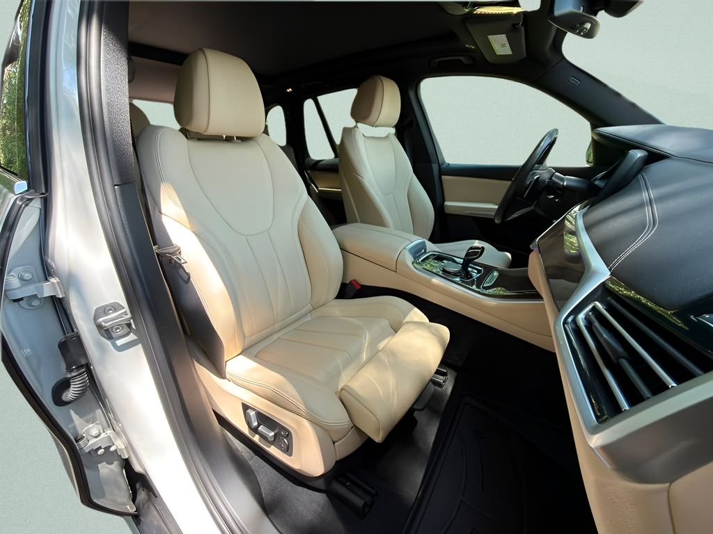 Used 2022 White BMW xDrive40i image 25