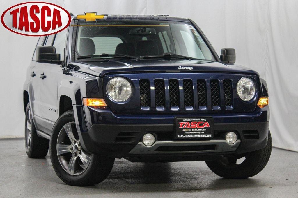 Used 2017 Blue Jeep Latitude image 1