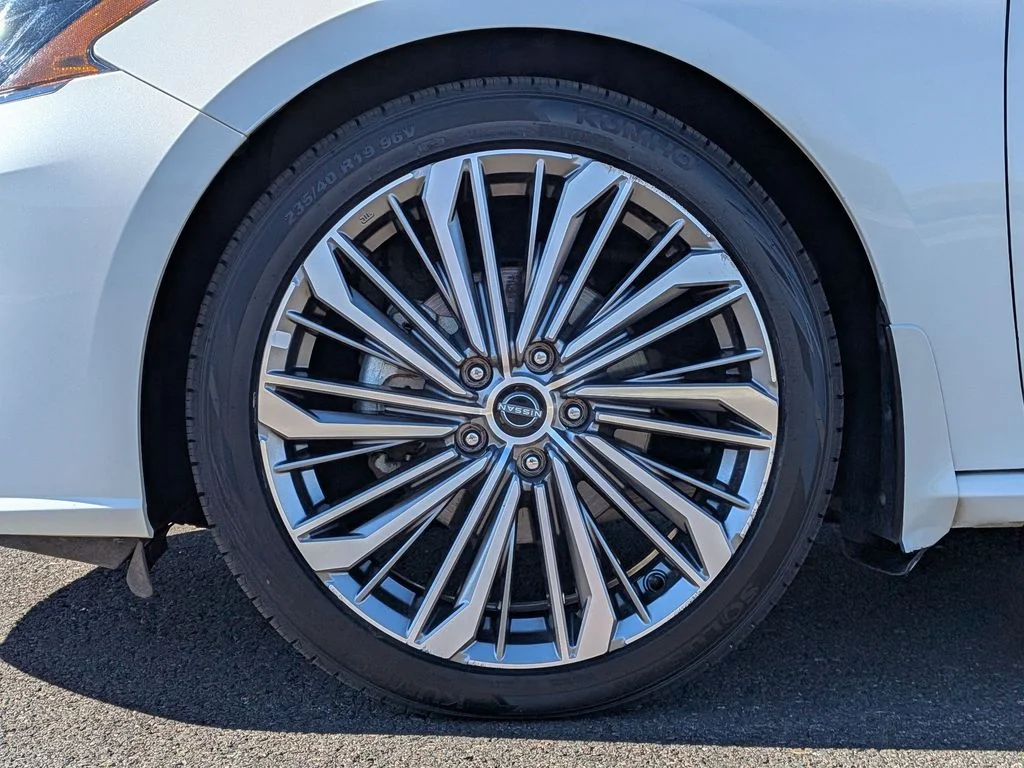 Used 2024 Pearl White Tricoat Nissan 2.5 SL image 26