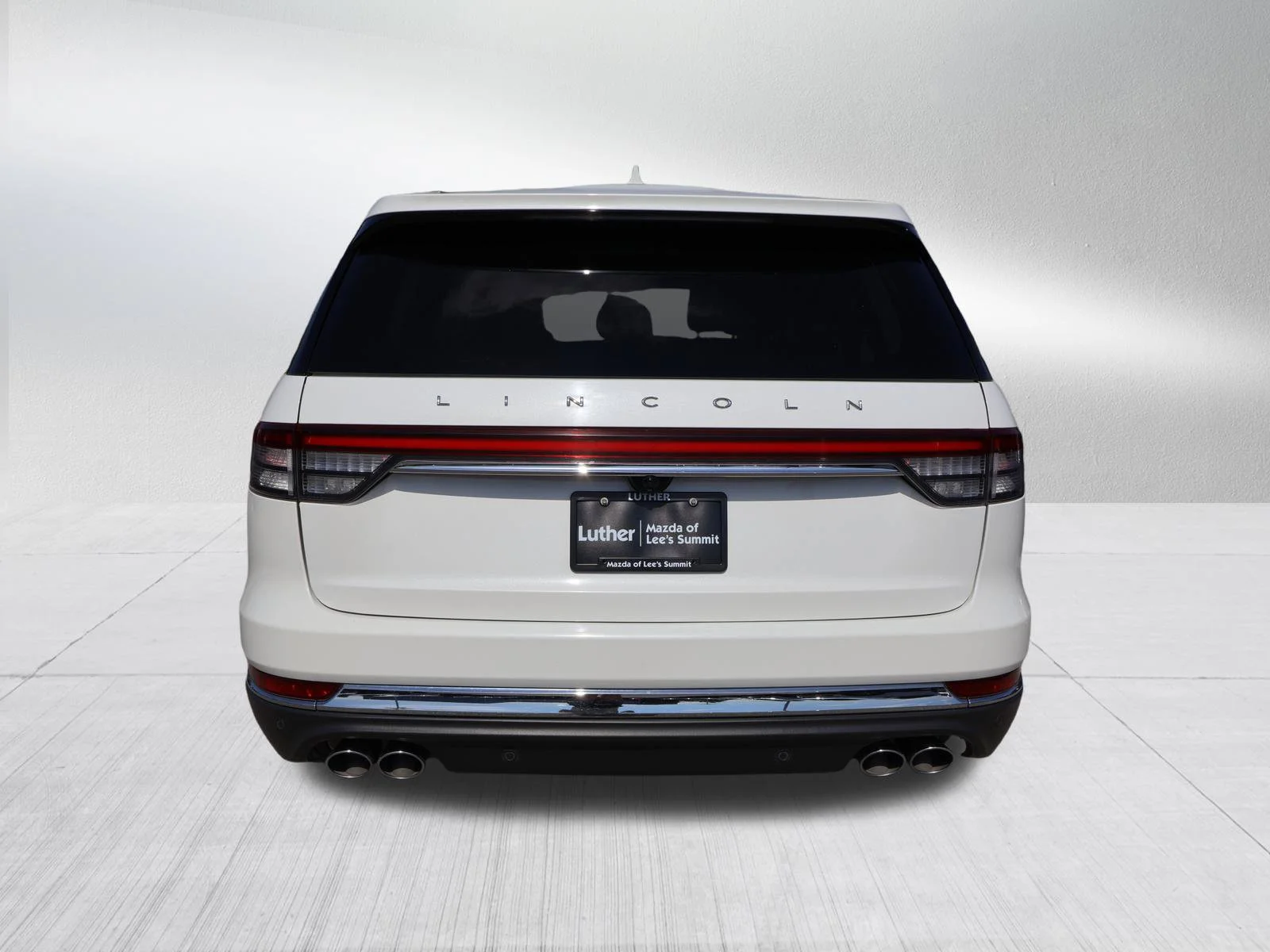 Used 2023 Pristine White Metallic Tri-Coat Lincoln Reserve image 6