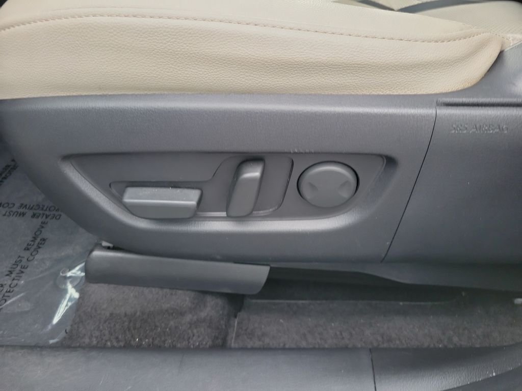 Used 2024 White Mazda Preferred image 17