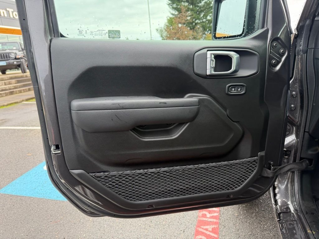 New 2026 Granite Crystal Metallic Clearcoat Jeep Sport image 12