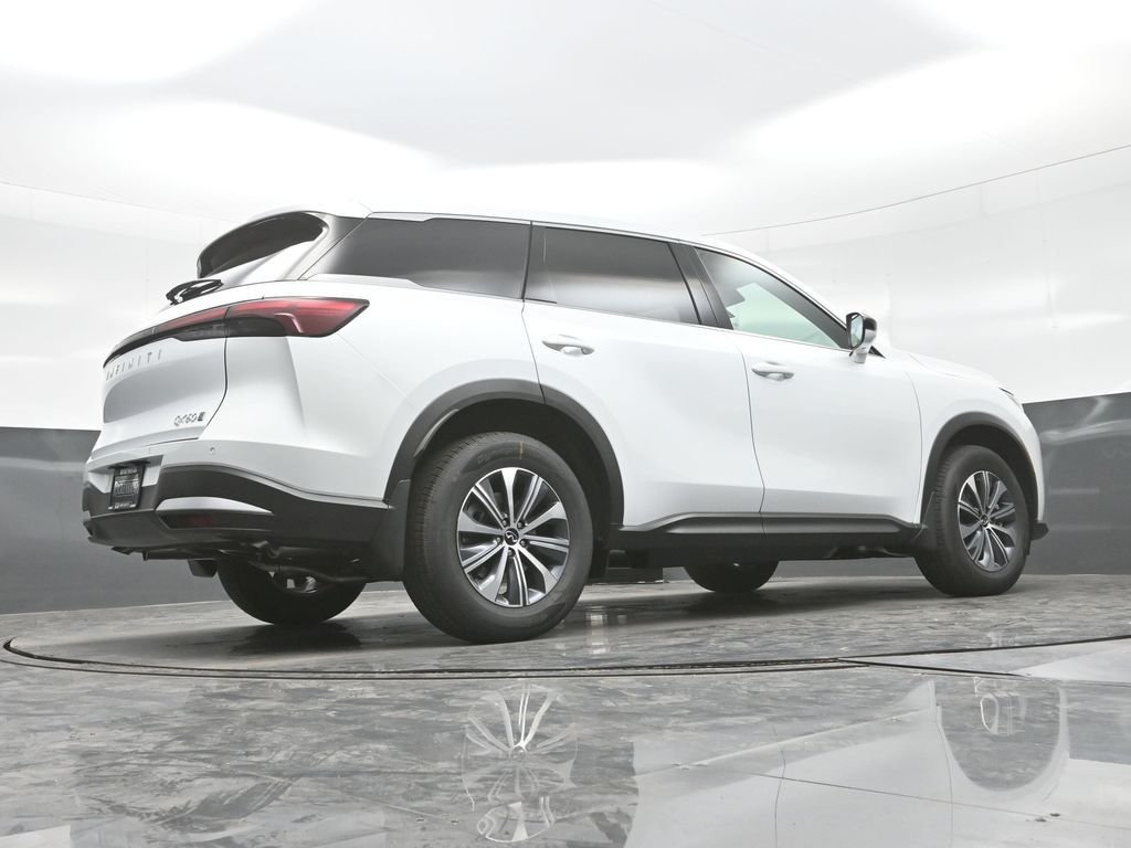 New 2027 RADIANT WHITE INFINITI Pure AWD image 37