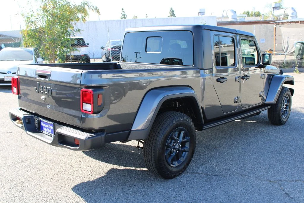 New 2026 Granite Crystal Metallic Clearcoat Jeep 85th Anniversary Edition image 4