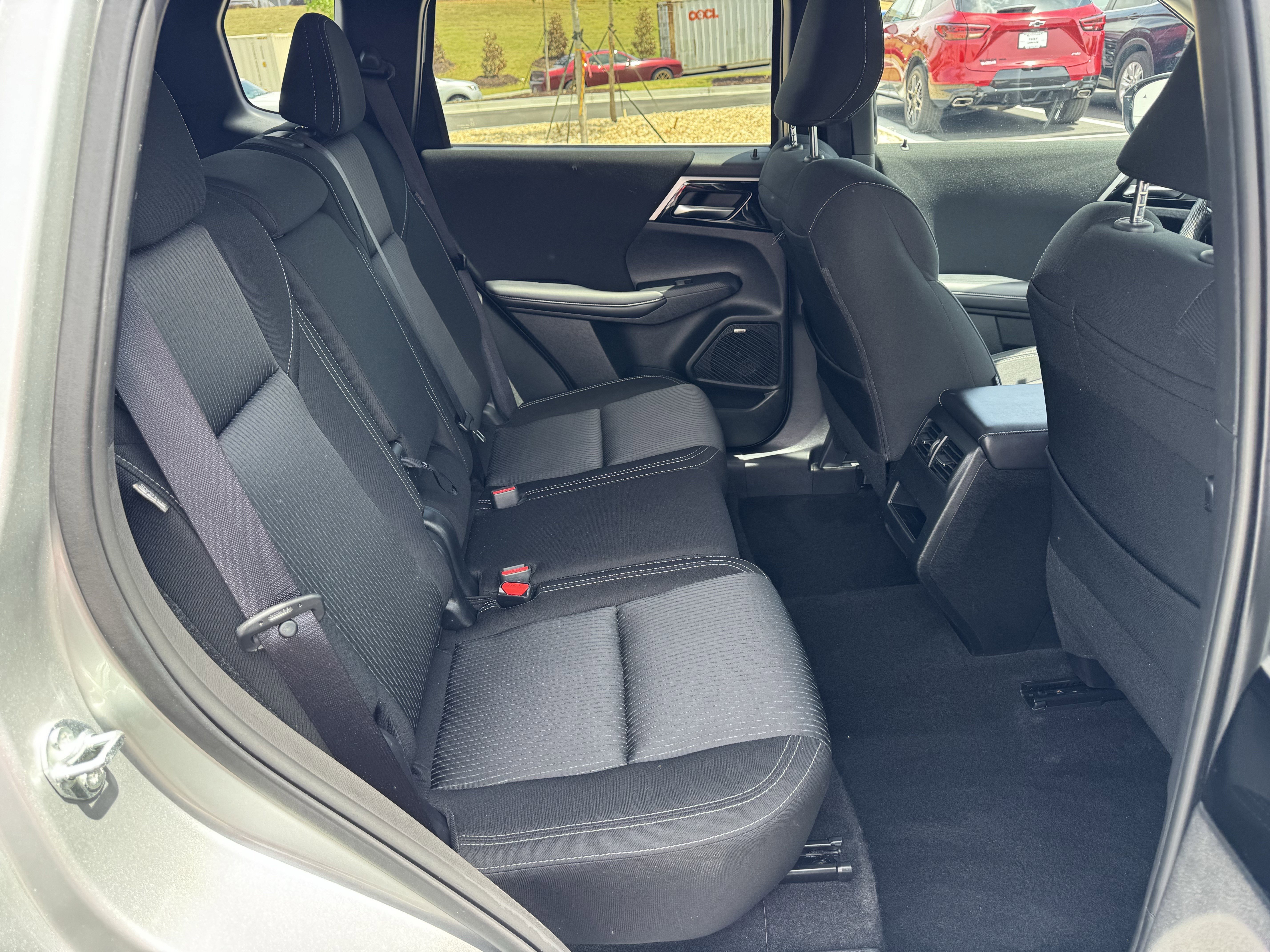 Used 2025  Mitsubishi ES image 15