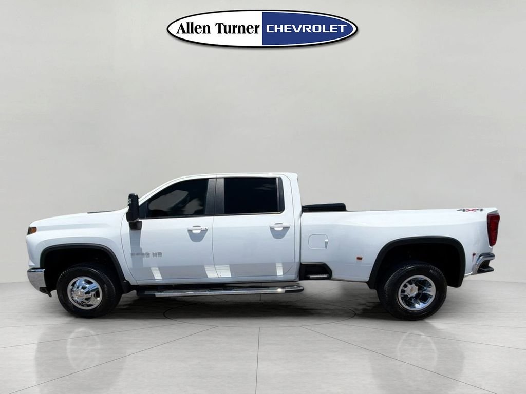 Used 2025 White Chevrolet LT image 6