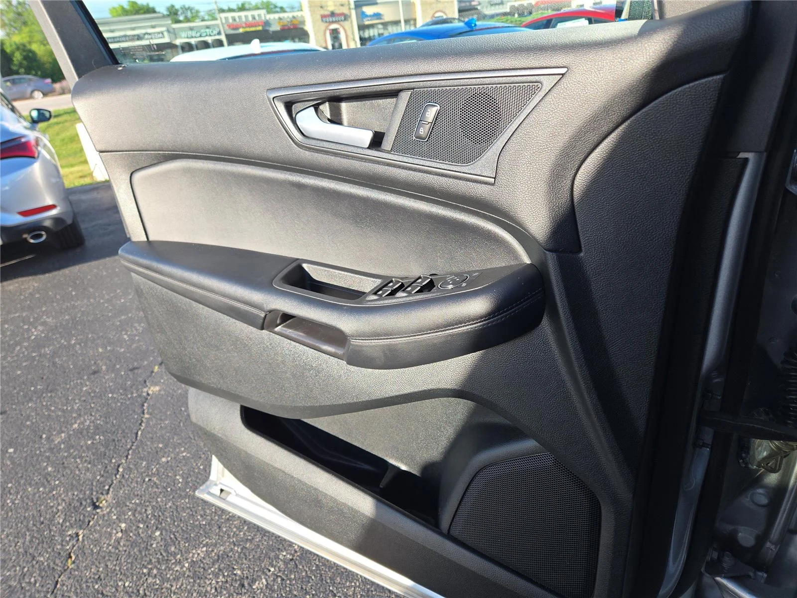 Used 2023 Iconic Silver Ford SE image 17