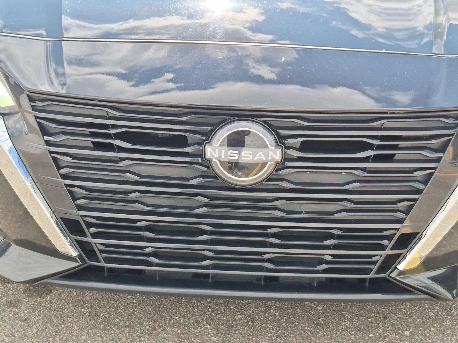 Used 2025 Super Black Nissan SV image 13