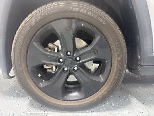 Used 2020 Silver Jeep Latitude image 11