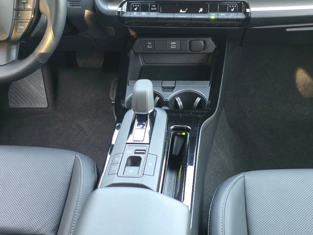 Used 2023 Wind Chill Pearl Toyota XLE image 25