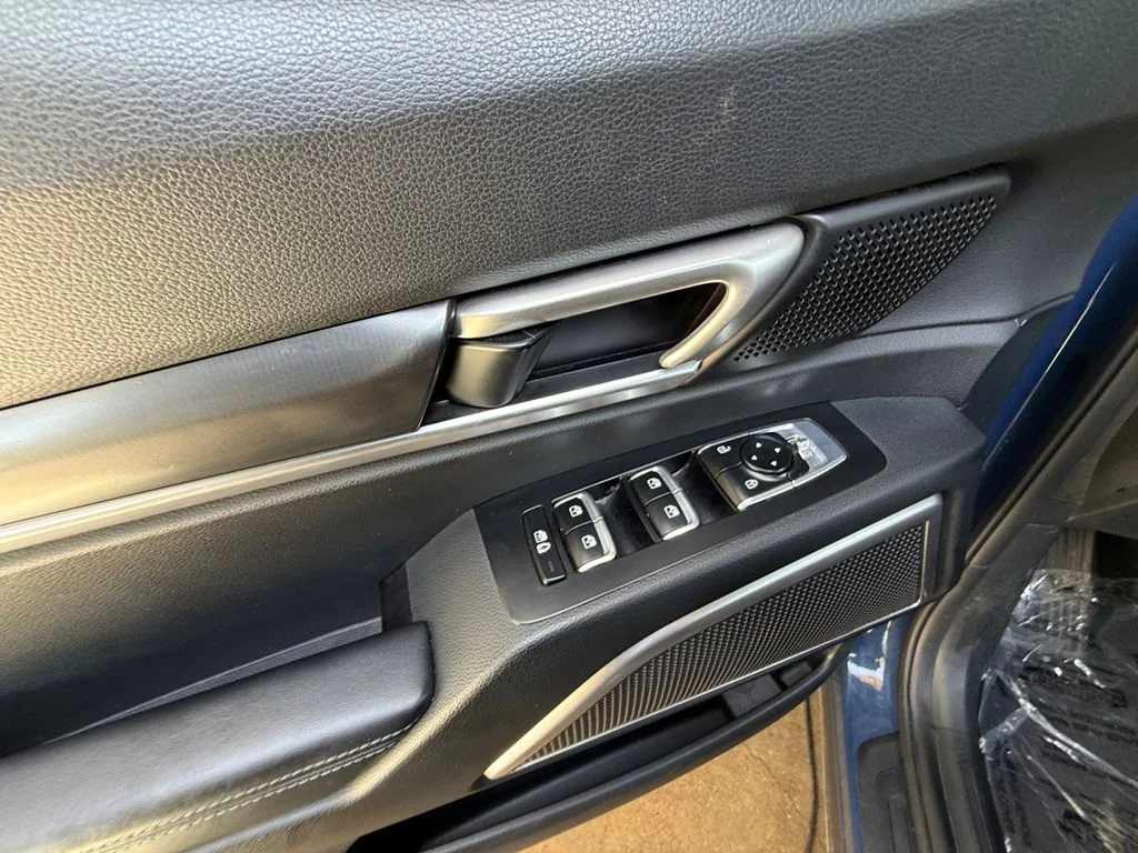 Used 2025 Black Kia S image 11