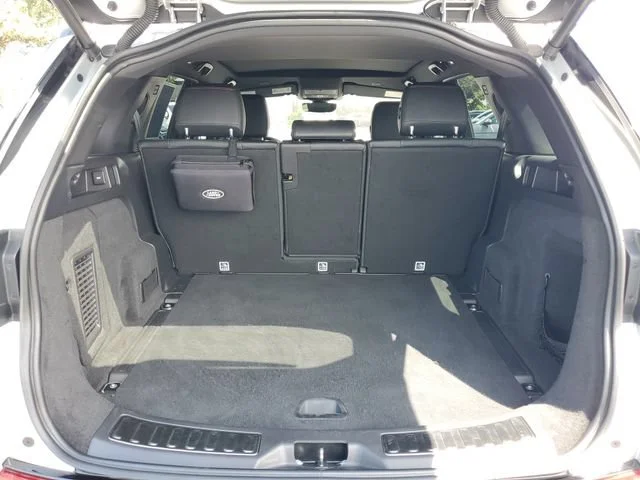 Used 2021 Silver Land Rover S R-Dynamic image 29