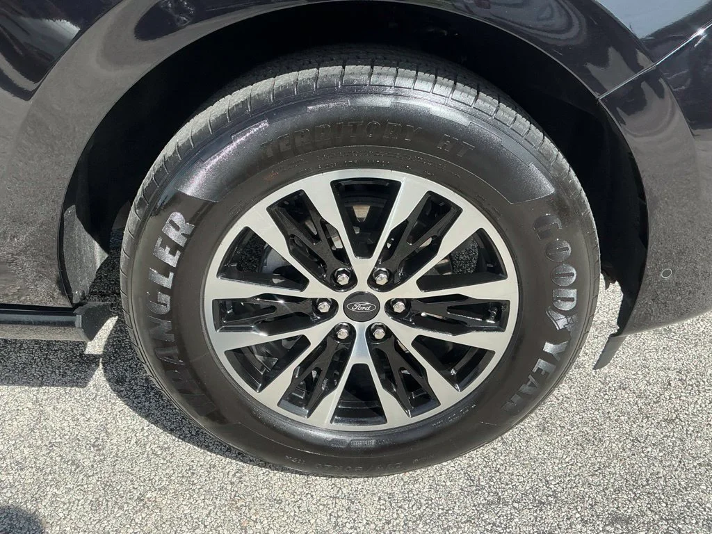 Used 2025 Black Ford Platinum image 14