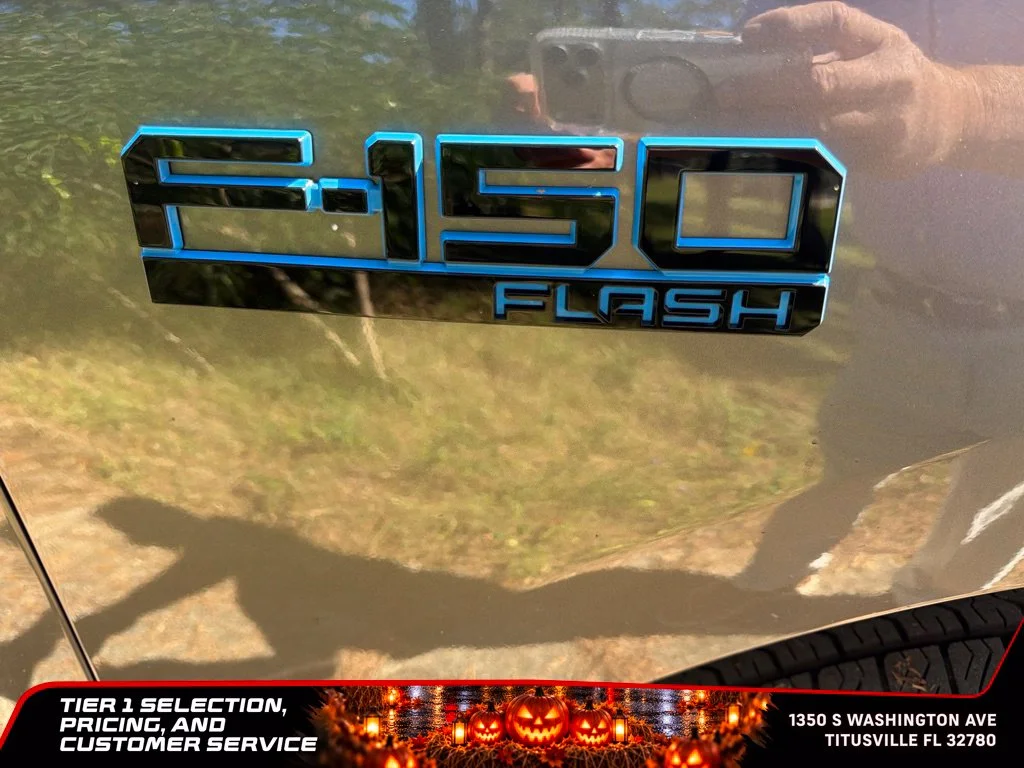 Used 2025 Gray Ford Flash image 3