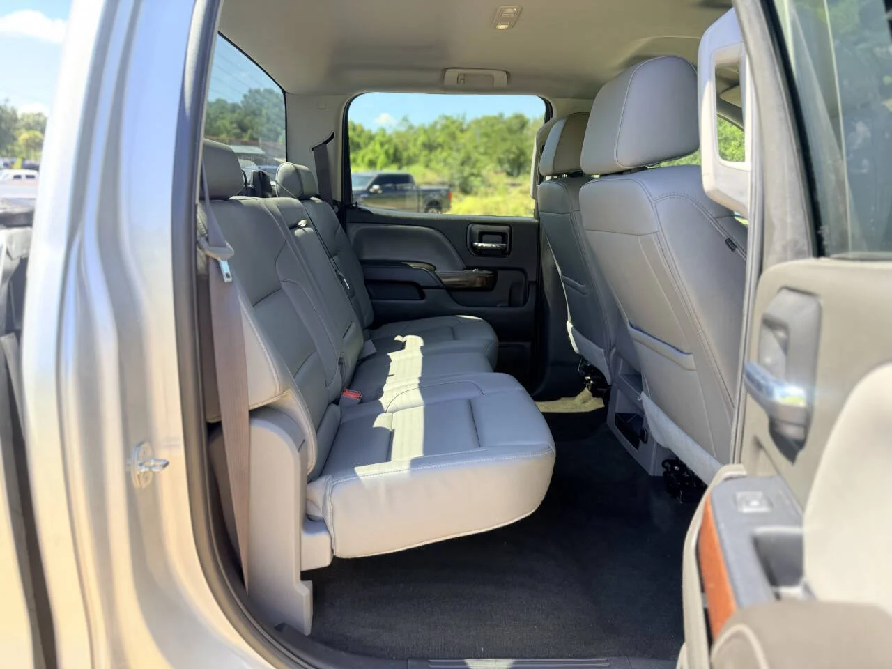 Used 2017 Silver GMC SLT 4x4 4dr Crew Cab 5.8 ft. SB image 15