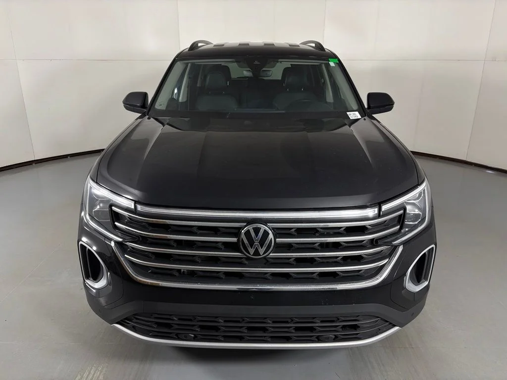 Used 2025 Black Volkswagen 2.0T SE w/Technology image 4