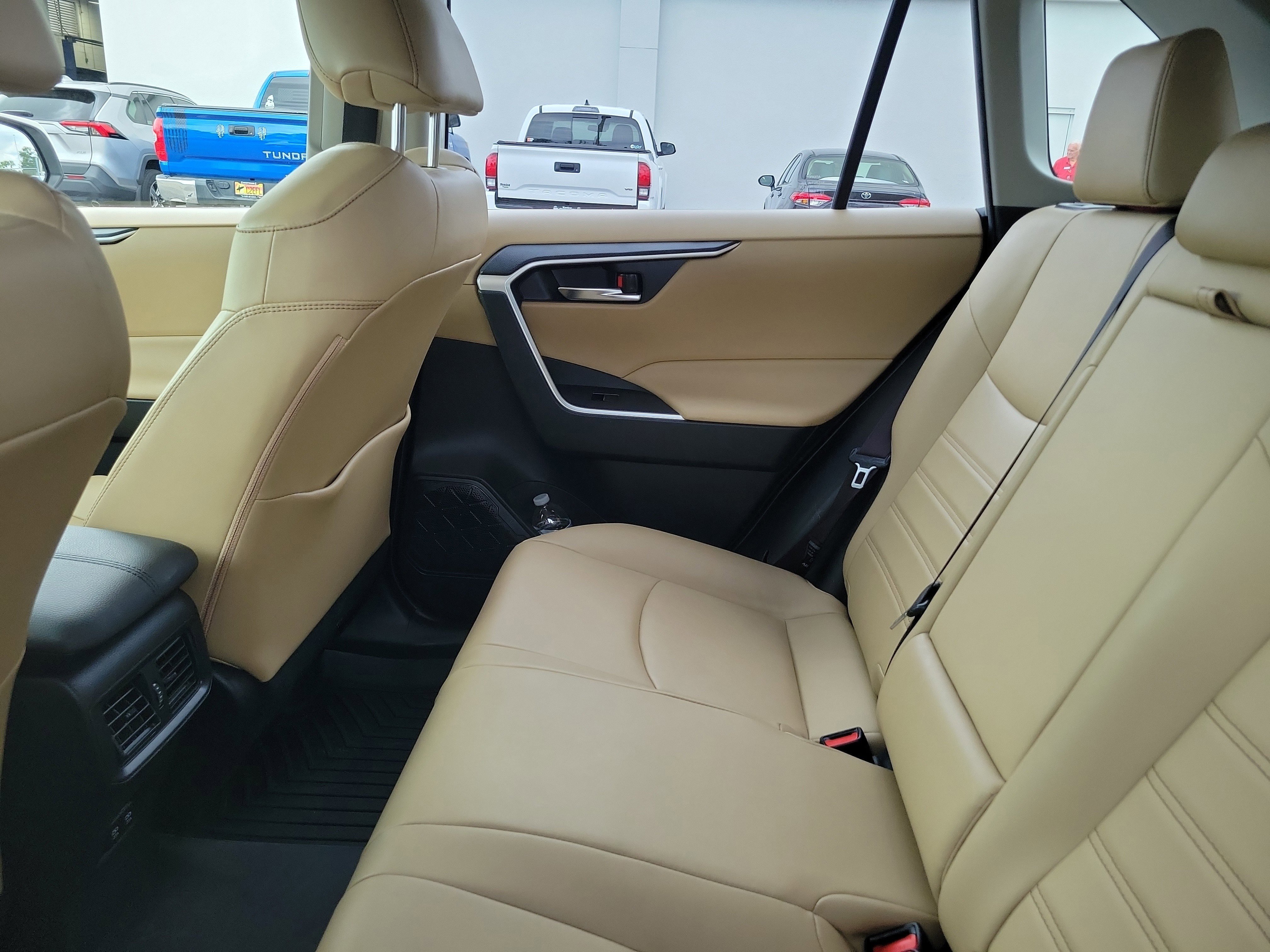 Used 2021 Blizzard Pearl Toyota Hybrid XLE Premium image 6