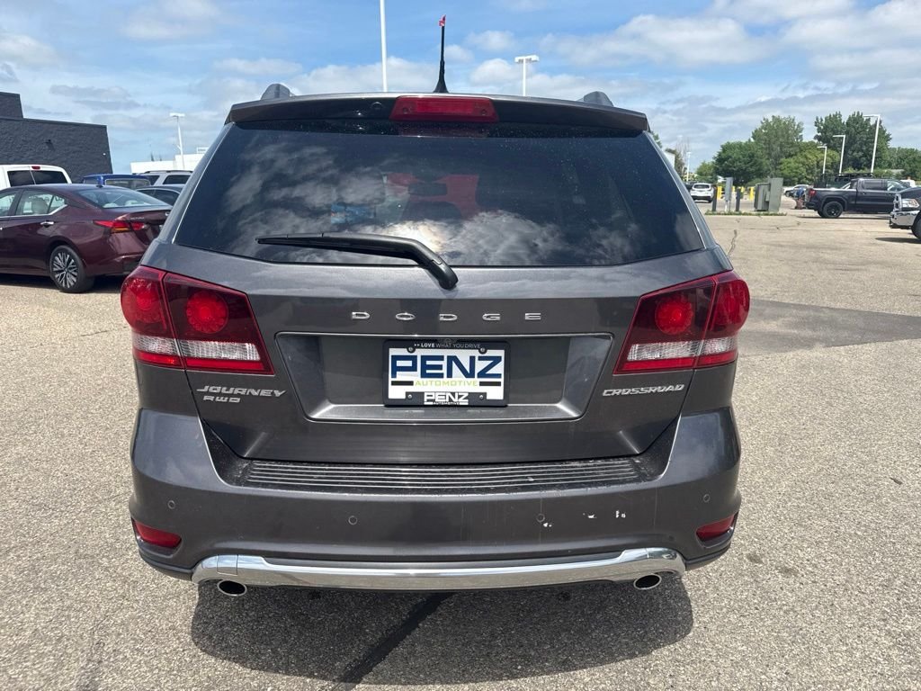 Used 2014 Gray Dodge Crossroad image 6