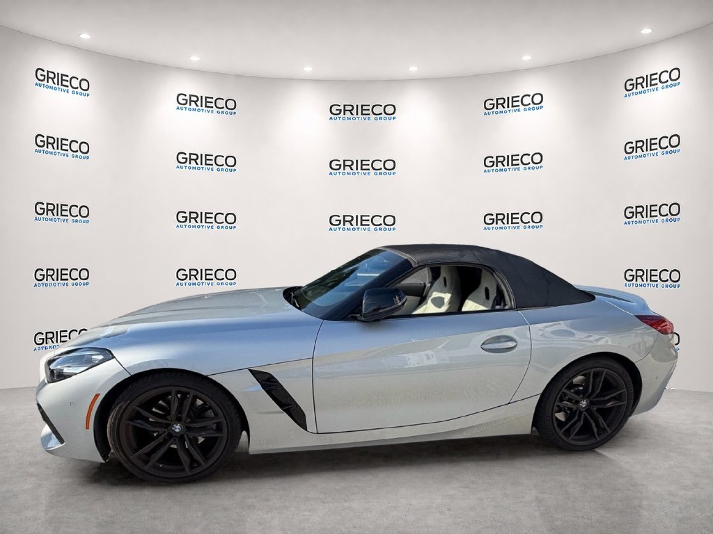 Used 2022 Silver BMW sDrive30i image 4