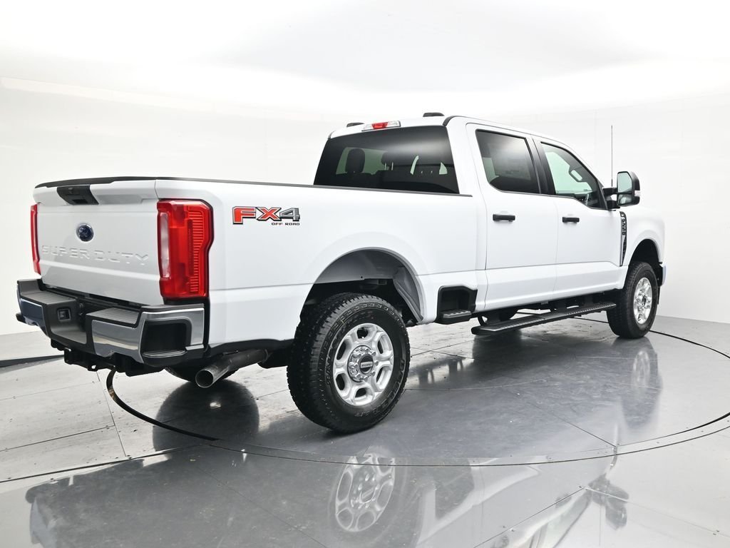 New 2026 Oxford White Ford F-250® XLT image 5