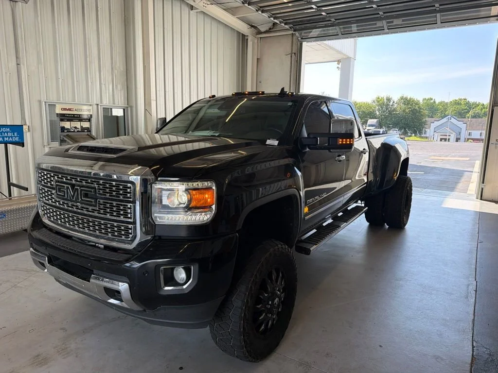 Used 2019 Ebony Twilight Metallic Paint GMC Denali image 3