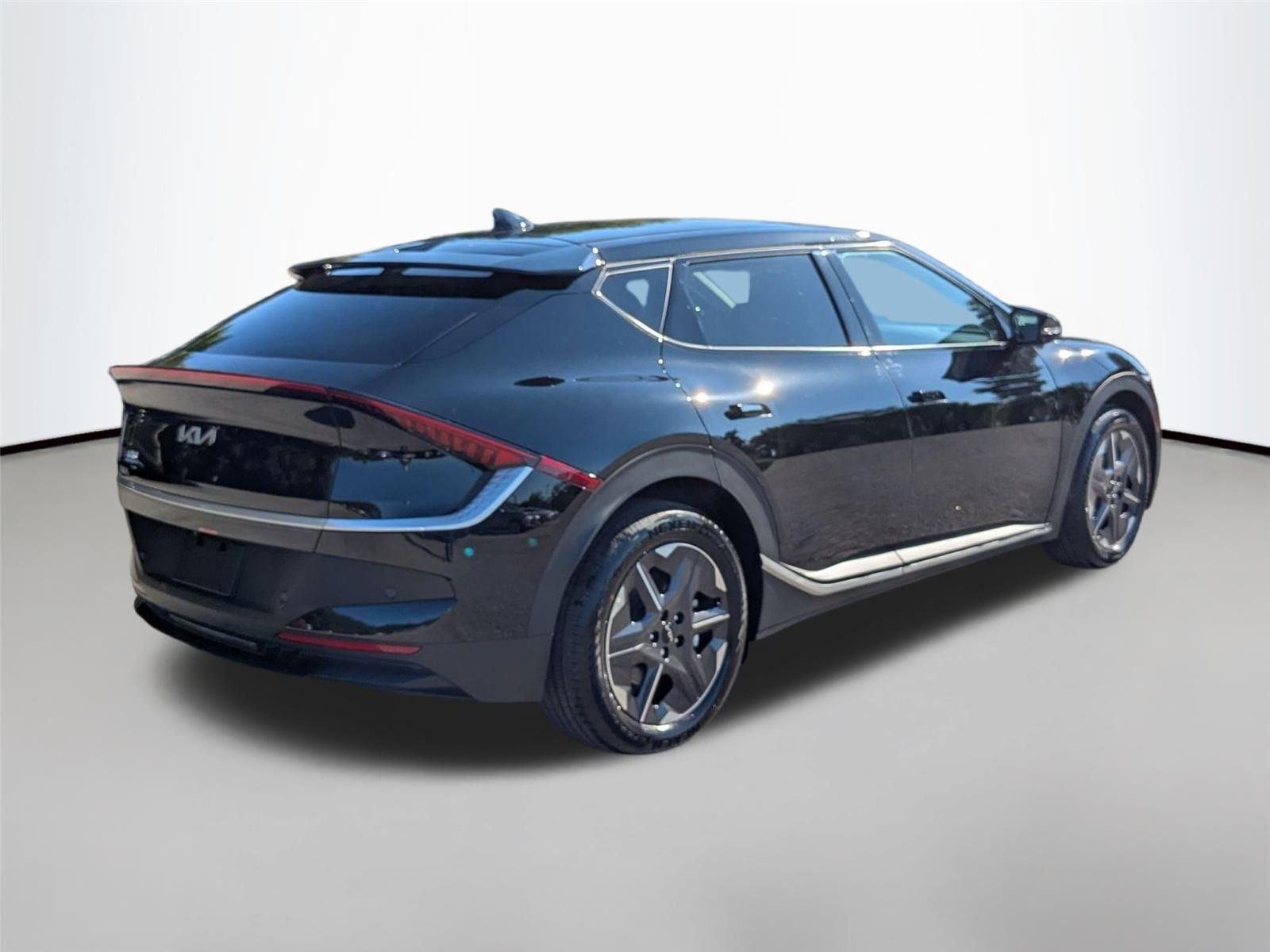 New 2025 Ebony Black Kia Light Long Range image 7
