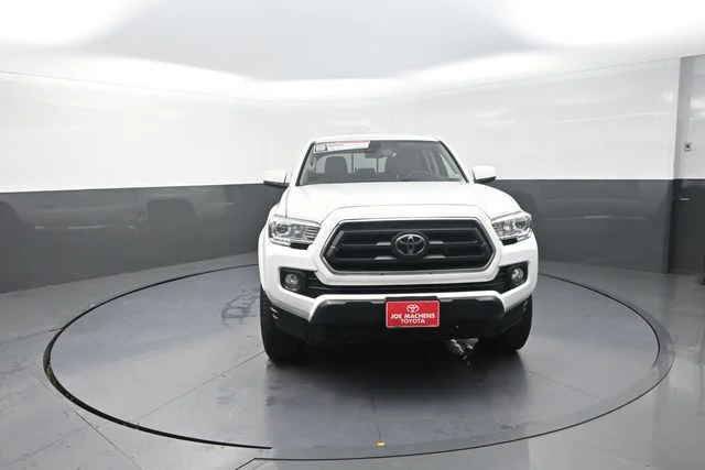 Used 2022 White Toyota SR5 image 29