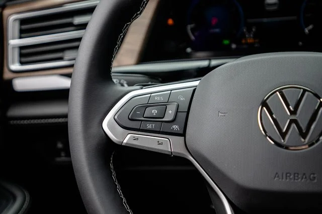 New 2026 Black Volkswagen 2.0T SE w/Technology image 14