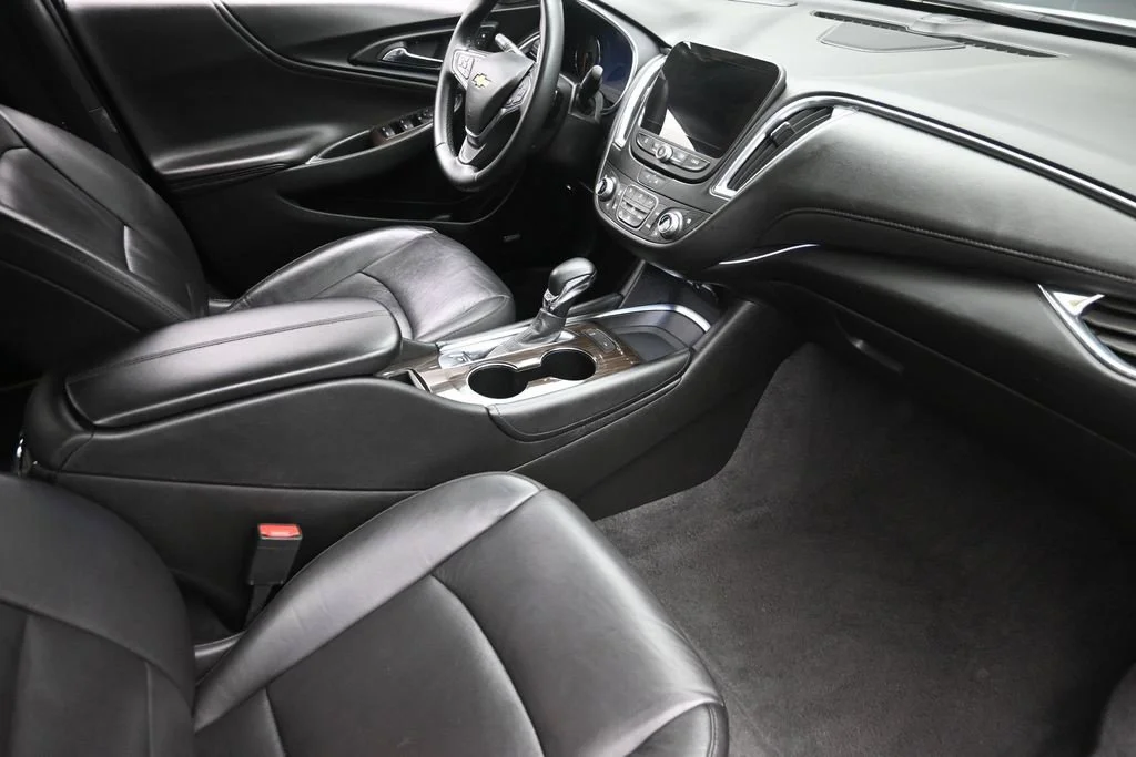 Used 2024 White Chevrolet LT image 10