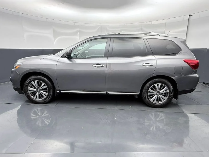 Used 2017 Gray Nissan SV Sport Utility 4D image 4