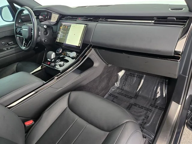Used 2023 Gray Land Rover SE Dynamic image 18