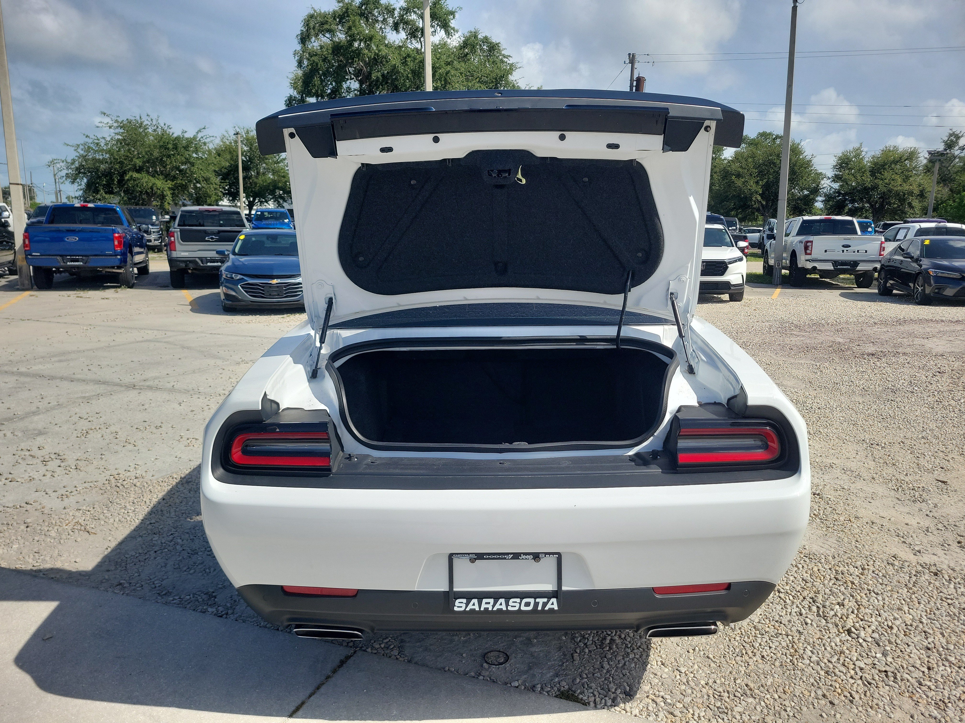 Used 2023 White Knuckle Clearcoat Dodge R/T image 9