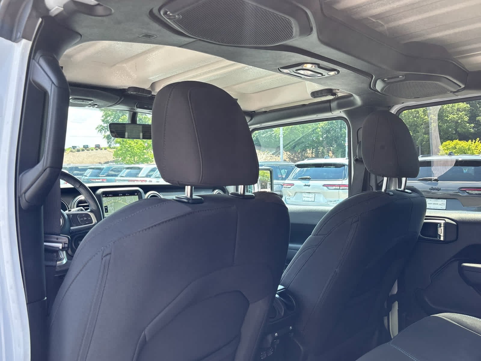 Used 2023 Bright White Clearcoat Jeep Rubicon image 27