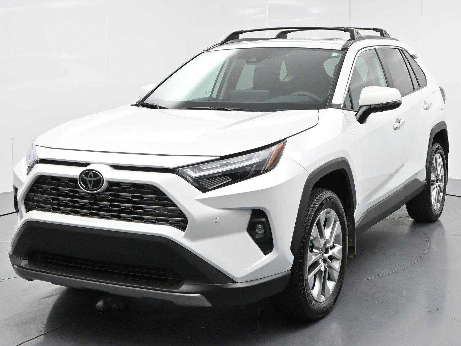 Used 2025 Wind Chill Pearl Toyota Limited image 3