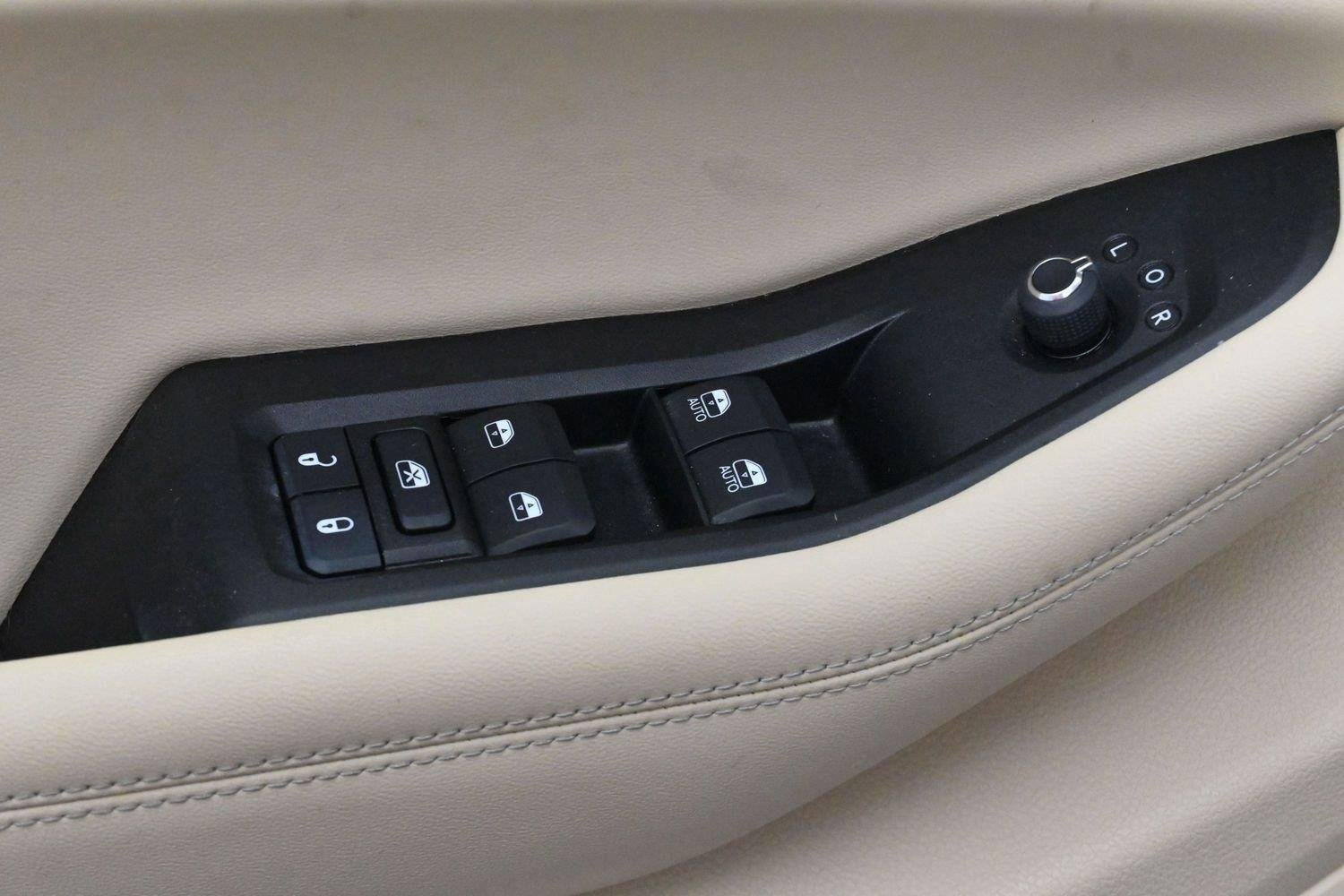 Used 2023 White Jeep Limited image 11