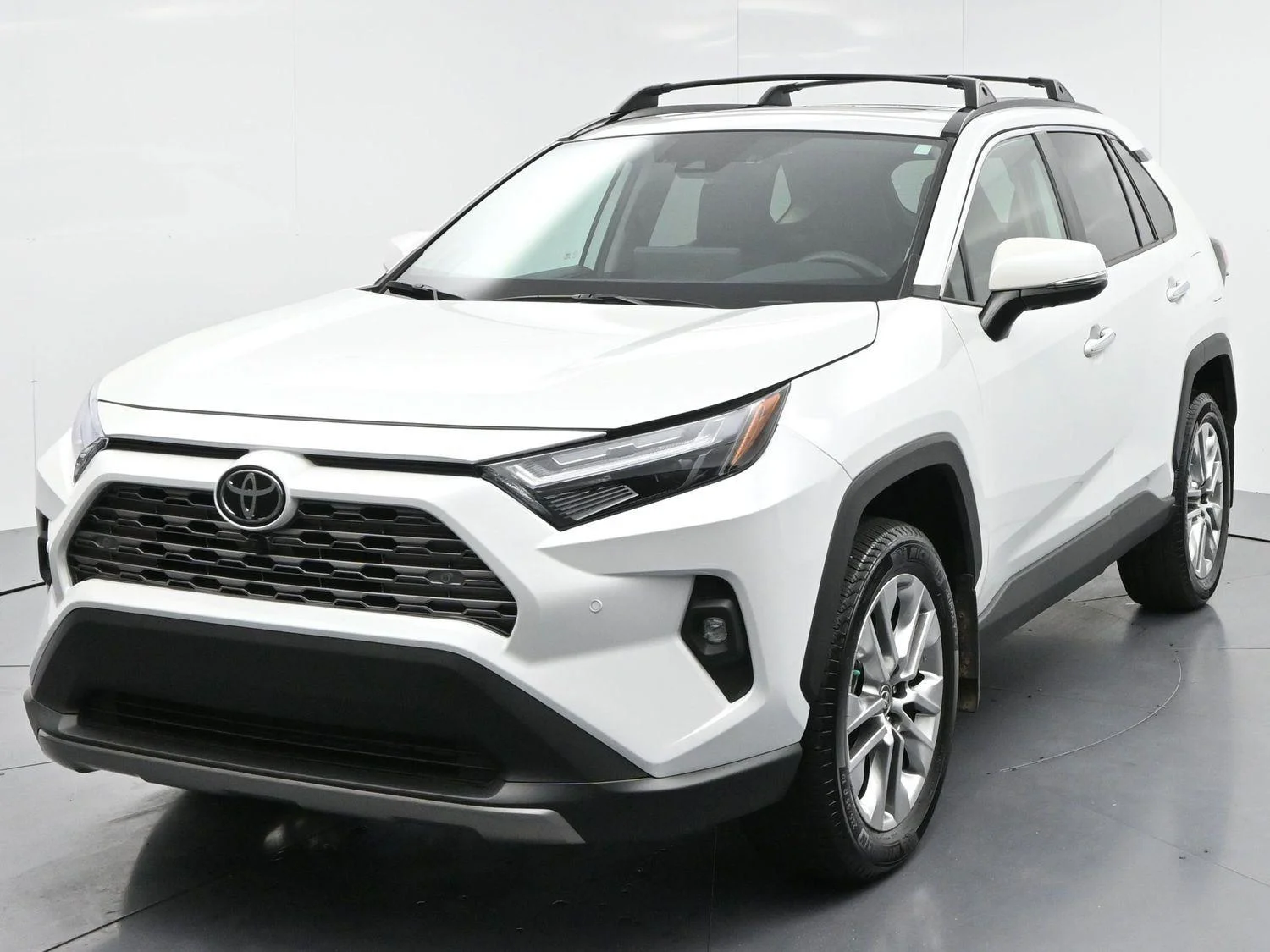 Used 2025 Wind Chill Pearl Toyota Limited image 3