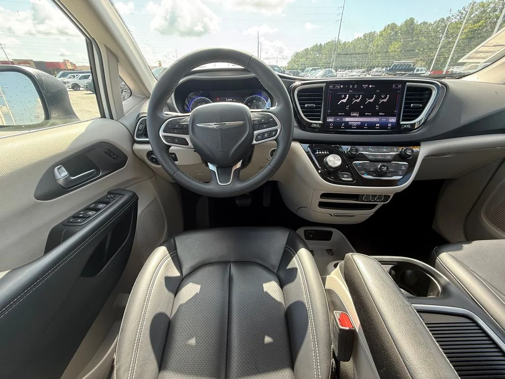 Used 2023 White Chrysler Touring L image 8