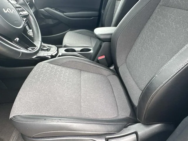 Used 2025 White Kia S image 29