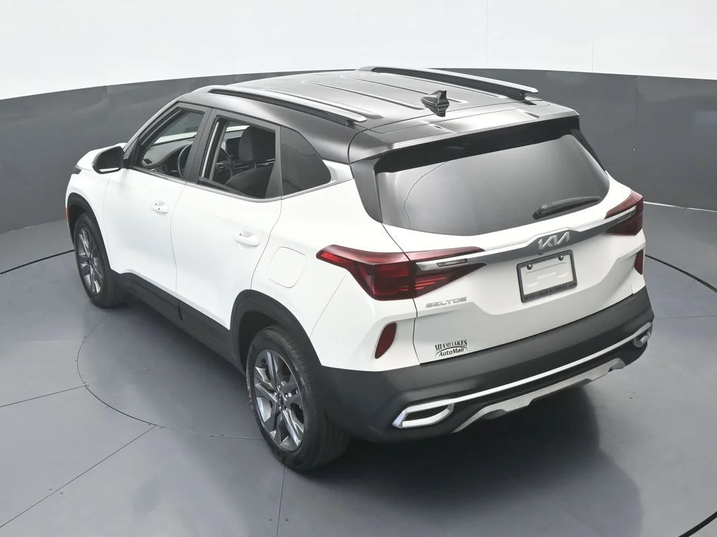 Used 2023 Clear White/Black Roof Kia S image 43
