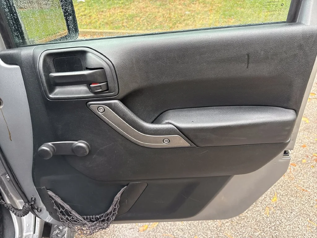 Used 2018 Silver Jeep Unlimited Sport image 26
