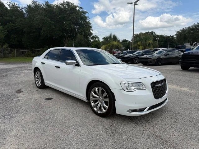 2018 Chrysler 300 Limited's photo