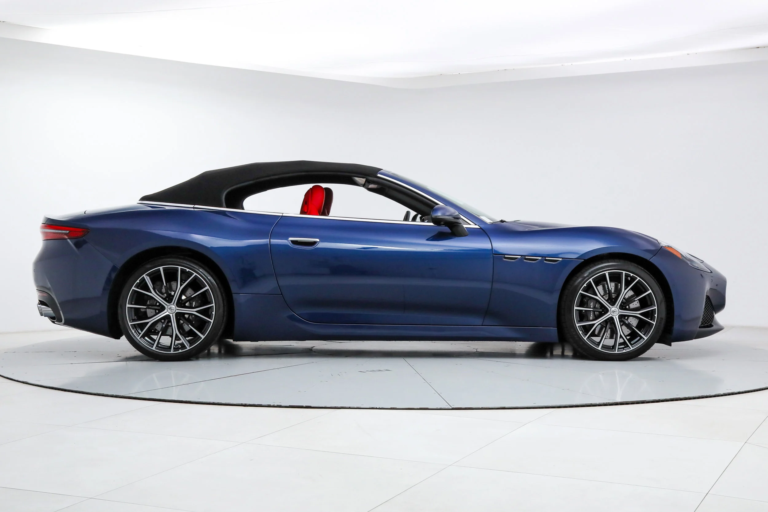 Certified Used 2026 Blue Maserati  image 7