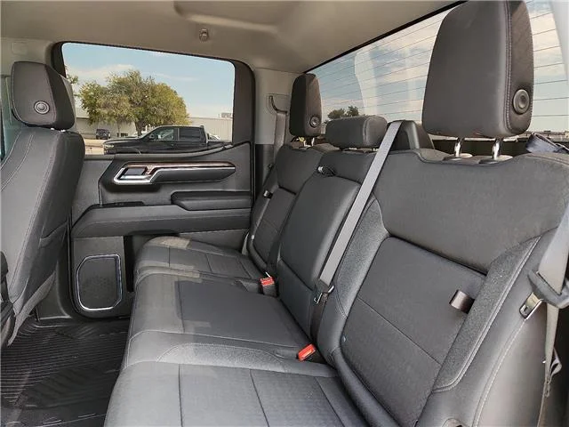 Used 2025 Summit White Chevrolet LT Trail Boss 4x4 Crew Cab 5.75 ft. box 147.4 in. image 10