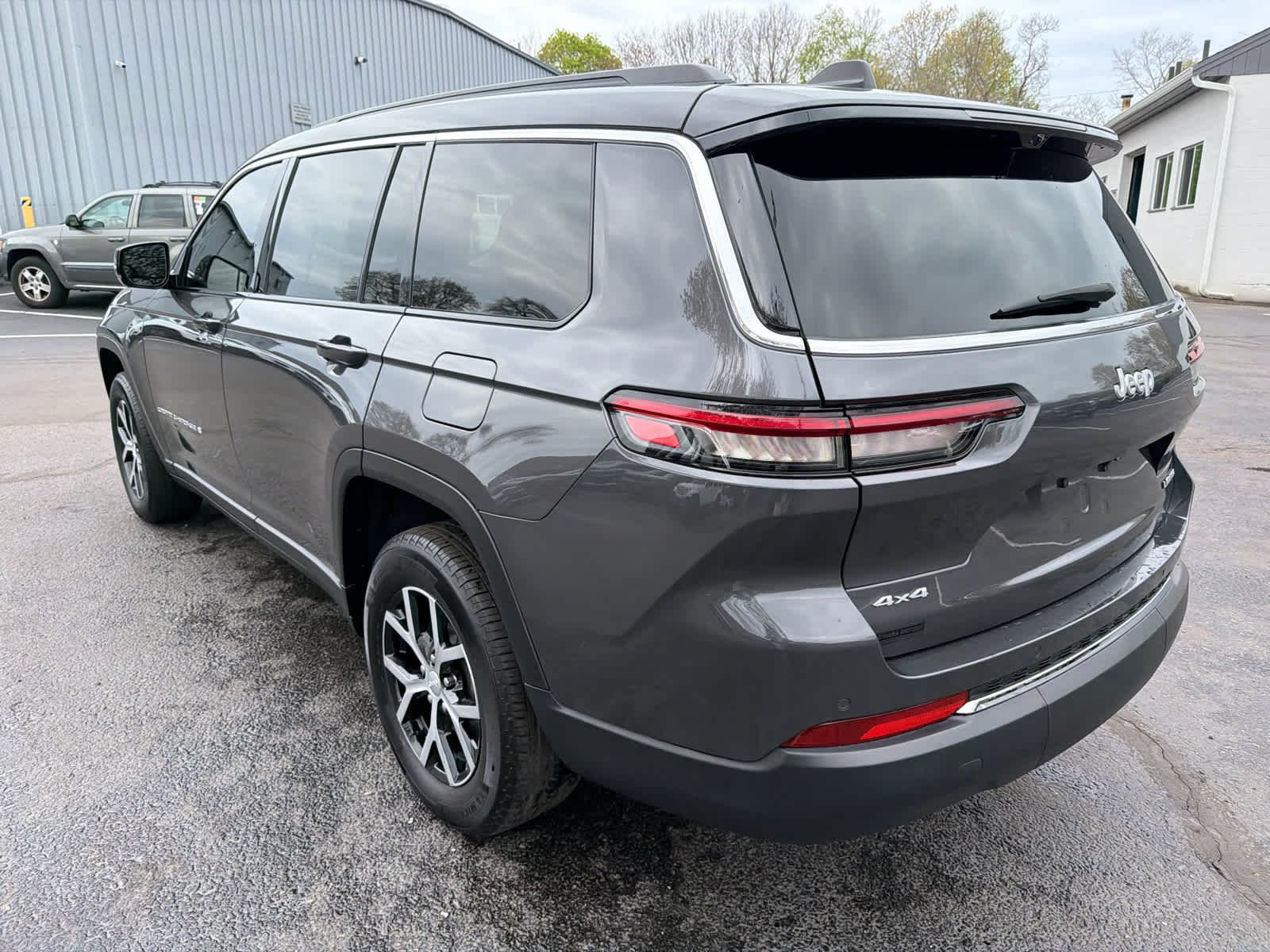 Used 2024 Baltic Gray Metallic Clearcoat Jeep Limited image 6