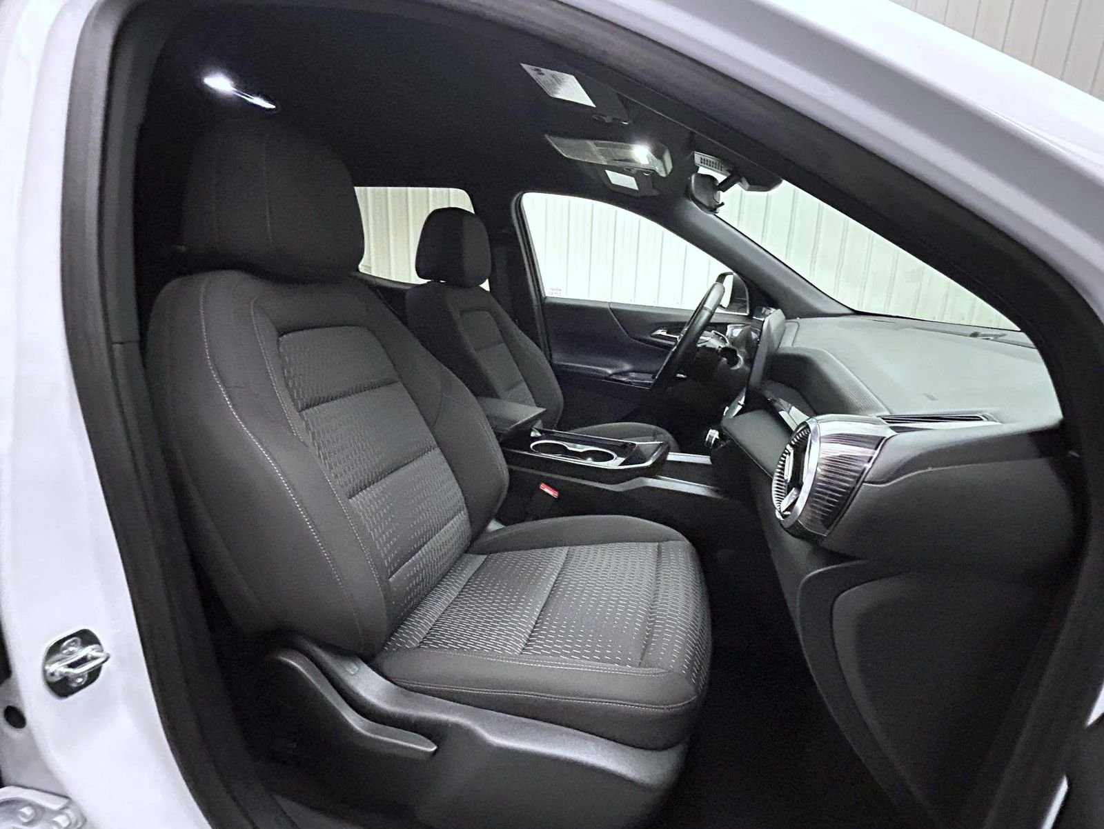 Used 2025 White Chevrolet LT image 15