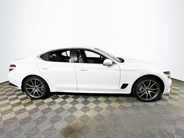 New 2025 White Genesis 2.5T image 3