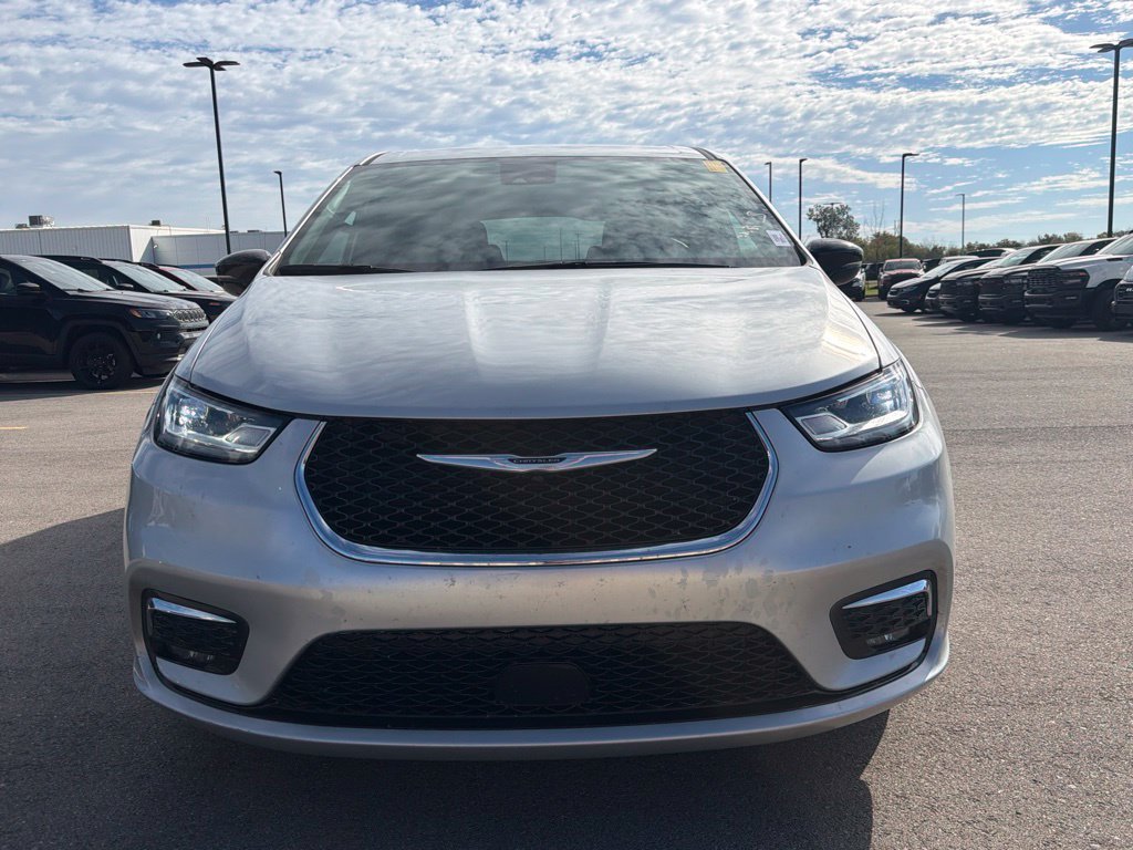 Used 2026 Chrysler Pacifica Select with VIN 2C4RC1BG1TR250355 for sale in Kansas City